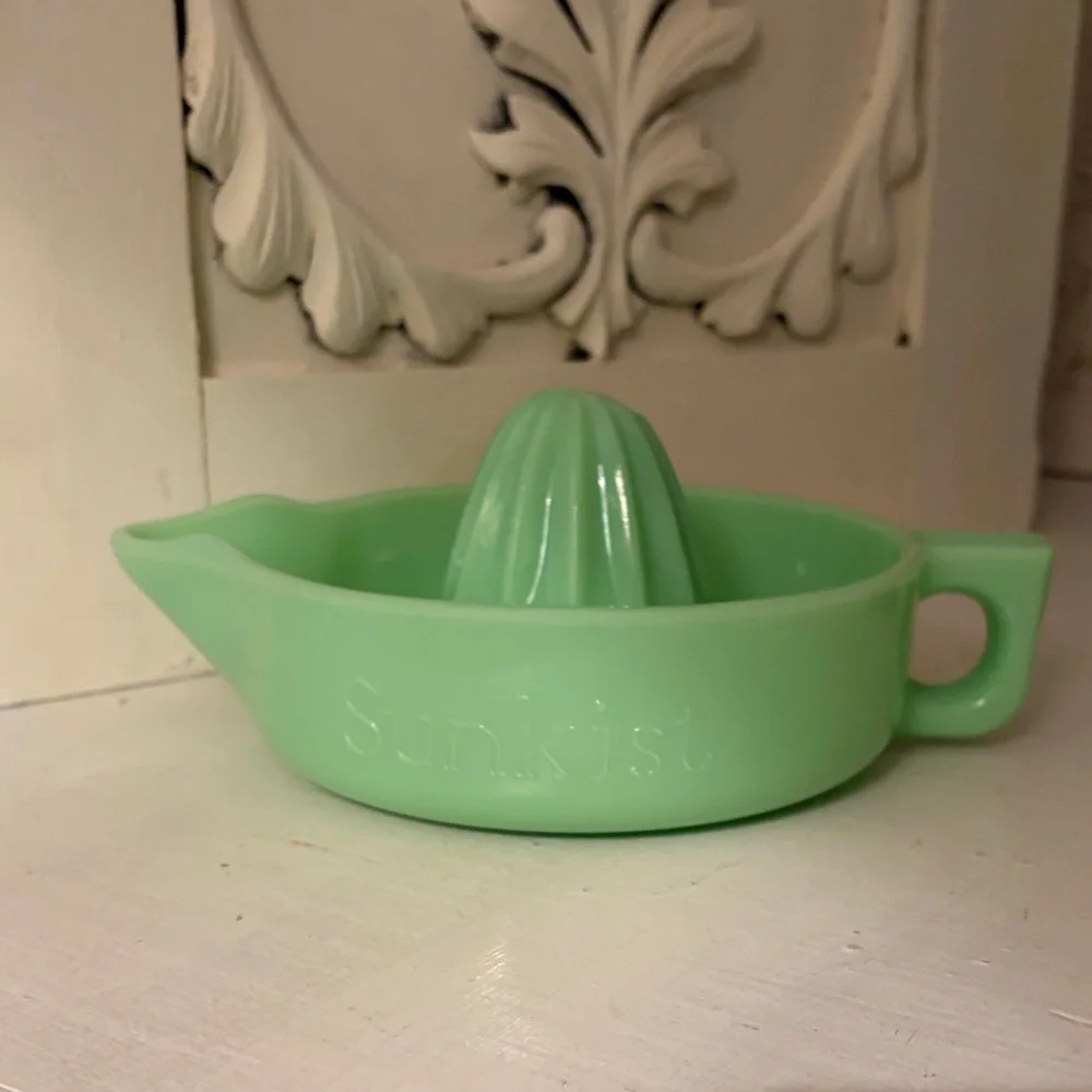 Sunkist Green Jadeite Reamer Juicer - Picture 3 of 6